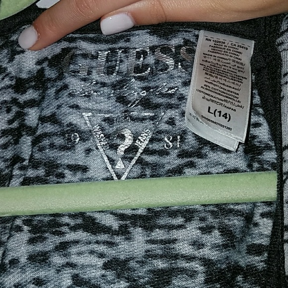 GUESS sweater/ sweatshirt size 14 girls - Picture 3 of 5